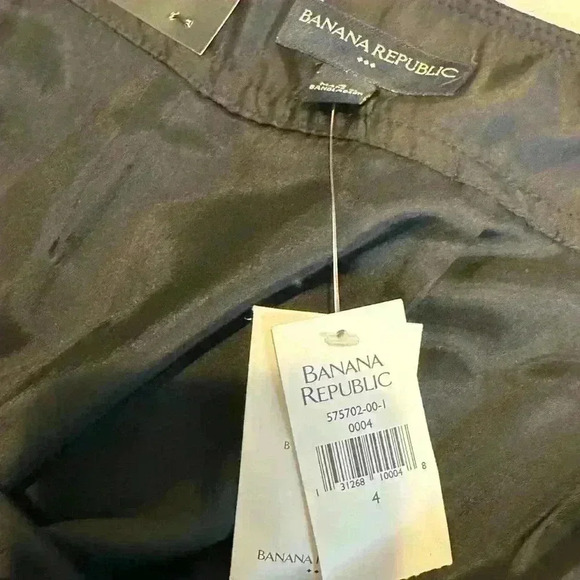 Banana Republic Lined Skirt with Gold accent Buttons (Size 4) - Picture 8 of 15